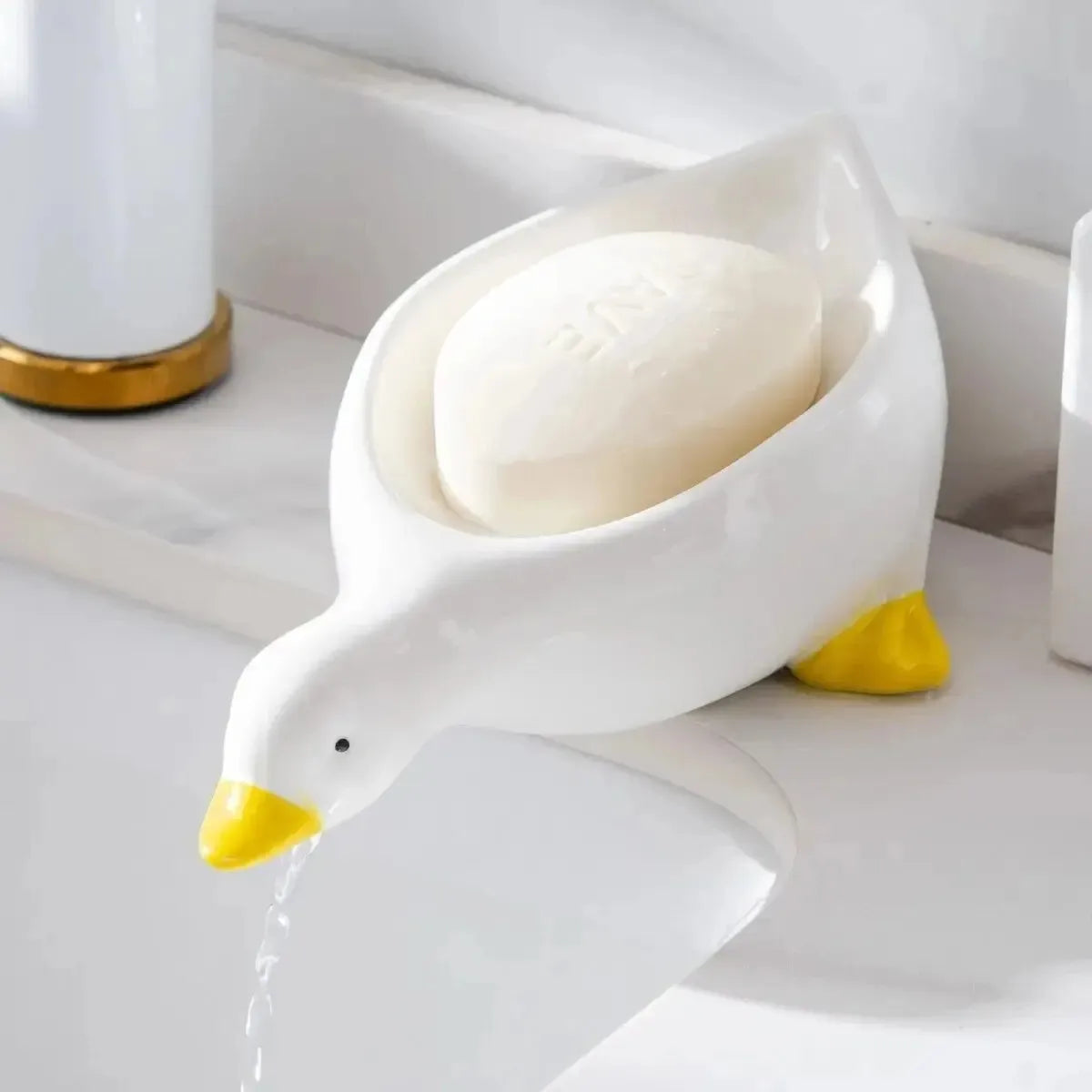 Plastic Soap Dish, Self-Draining Soap Holder, Cute Duck Shaped Creative Storage Rack, Suitable for Shower Rooms, Bathrooms, Kitc